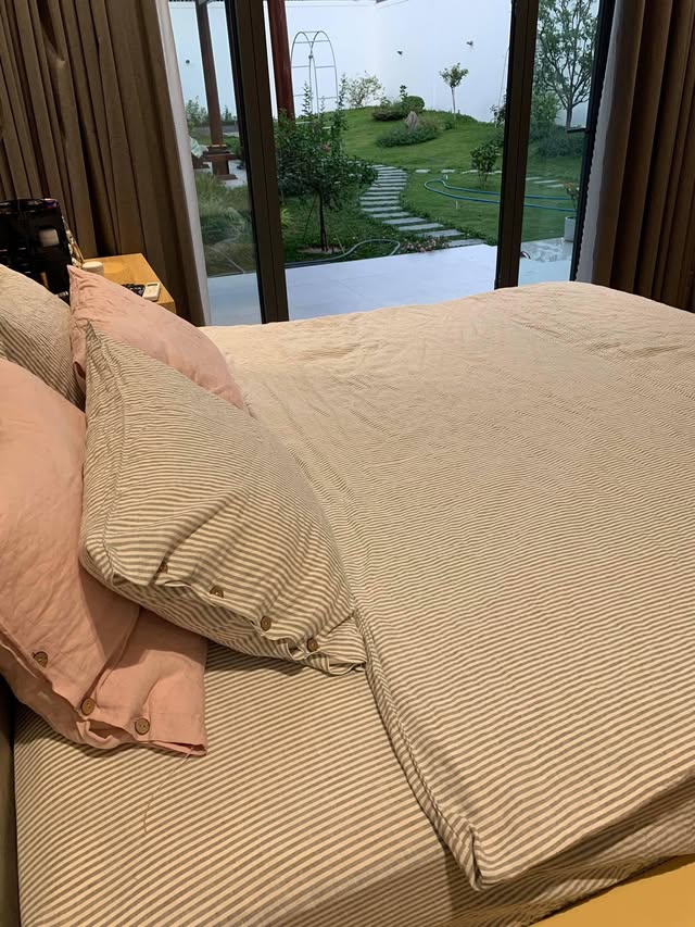 Real Homes: Modern Organic Style — Linen That Lives with the Garden