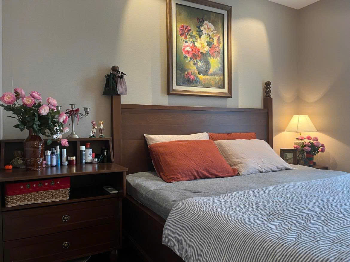 Traditional bedroom with navy striped linen duvet and dark wood four-poster bed - SCANDALINEN