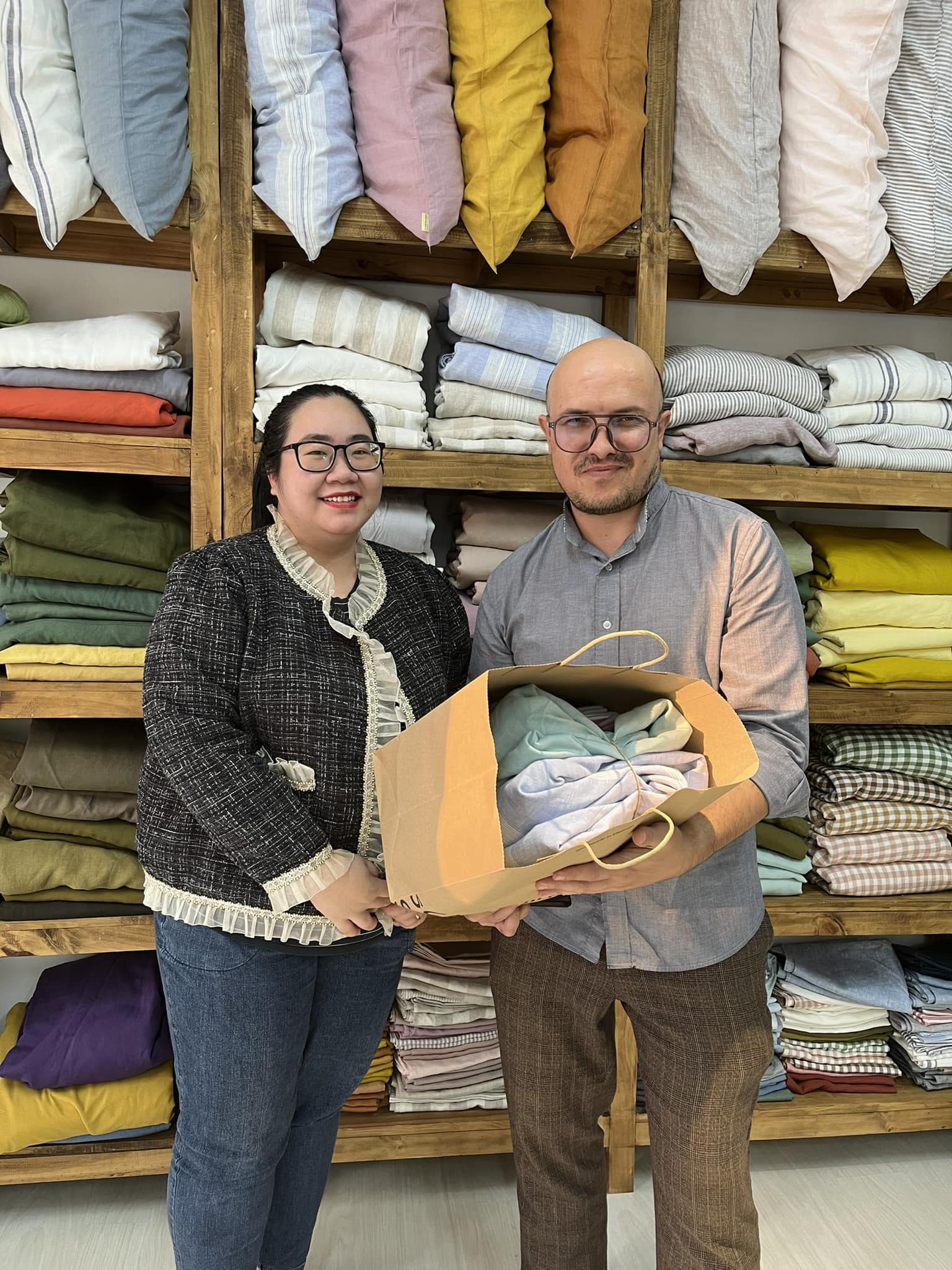 Thuy and a customer at SCANDALINEN's Hanoi linen bedding workshop