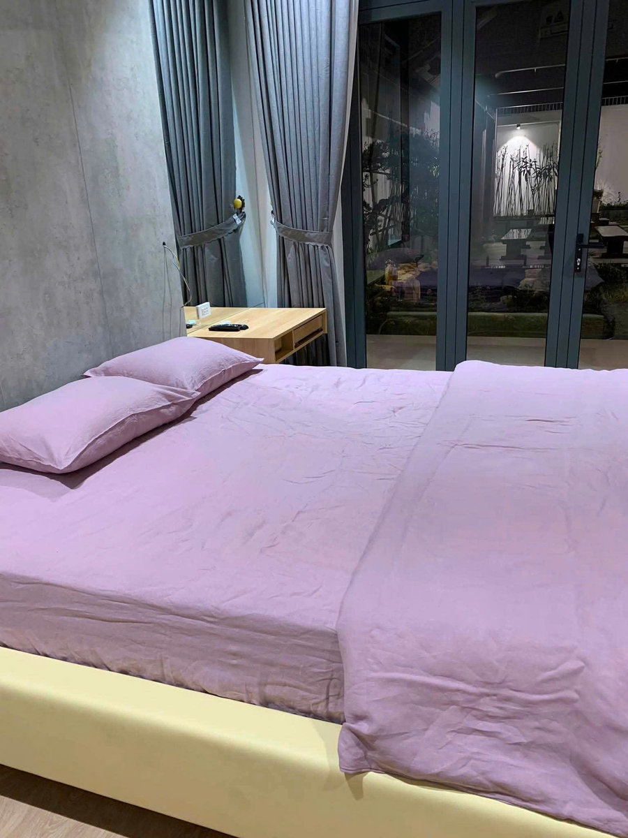 Lilac Bedding with Grey Curtains: A Quiet Colour Mix for the Bedroom
