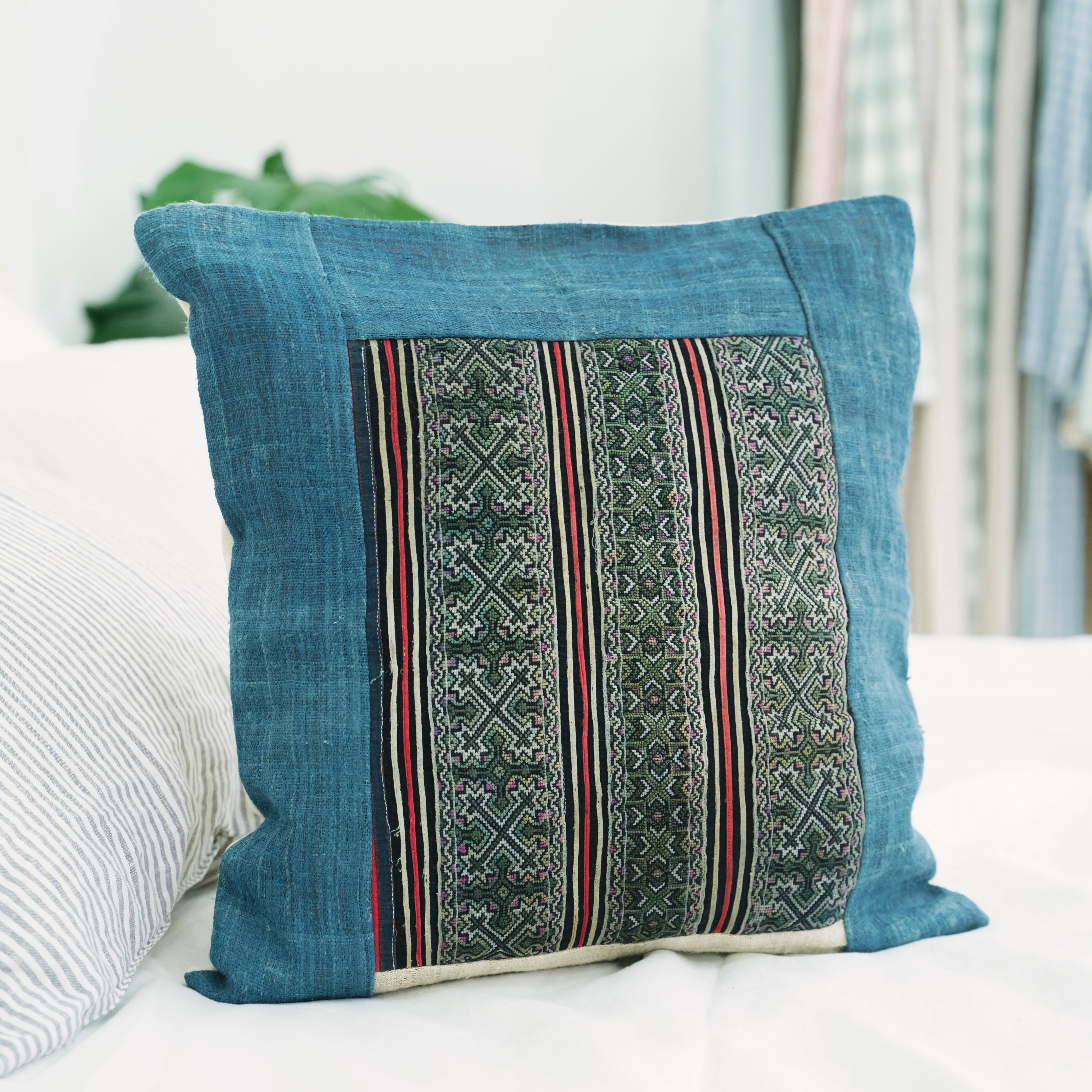 Hmong Indigo Embroidered Pillow Cover - Hand-Dyed Tribal Pattern Brocade - Hill Tribe Artisan Cushion 45x45cm