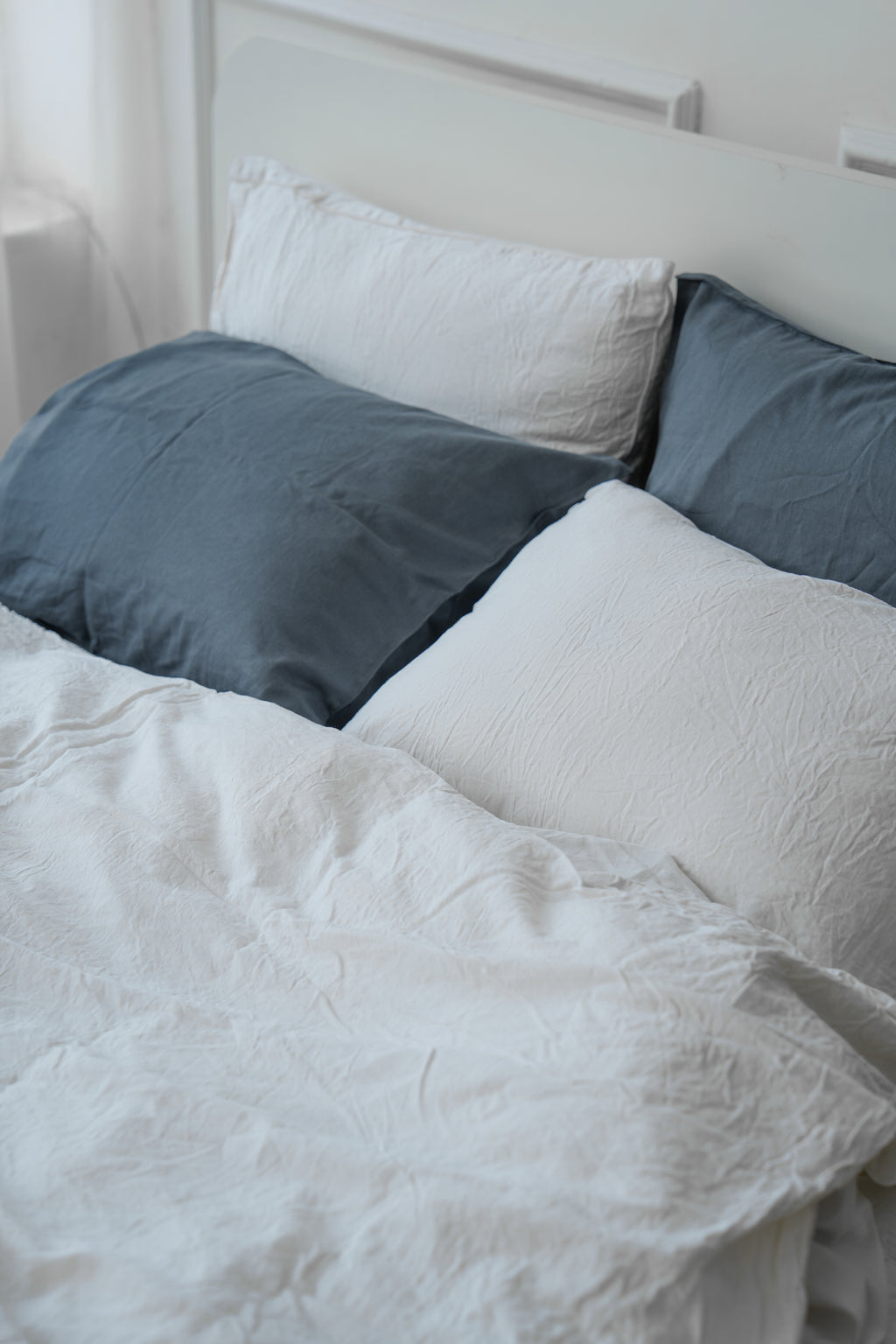 White duvet cover, 70% bamboo, 30% linen.