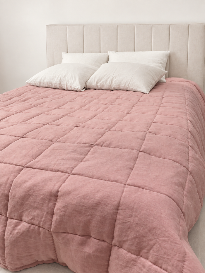 Dusty pink French linen quilt