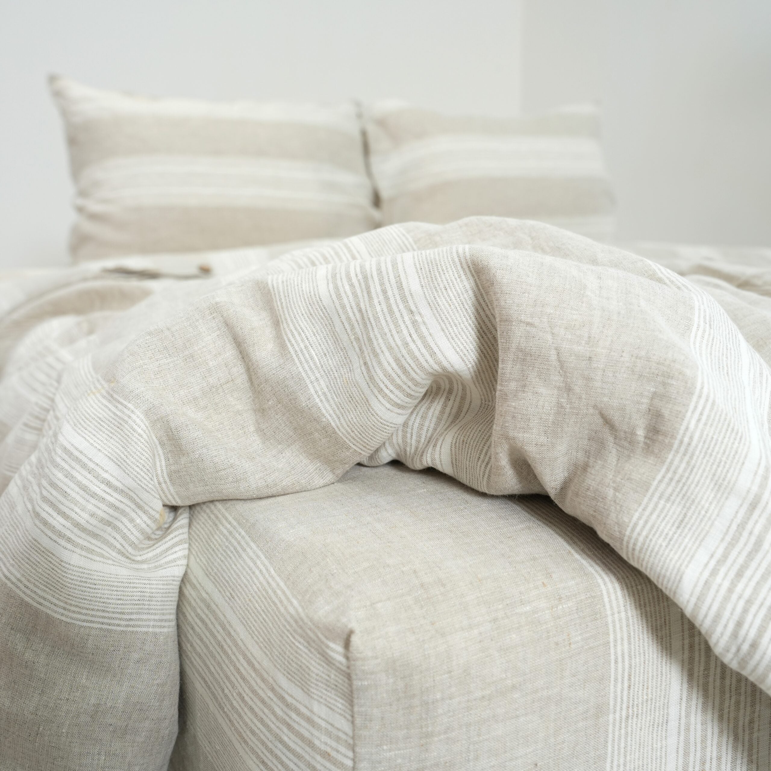 Wide Striped French Linen Fitted Sheet Set - Yarn-Dyed with 2 Pillowcases