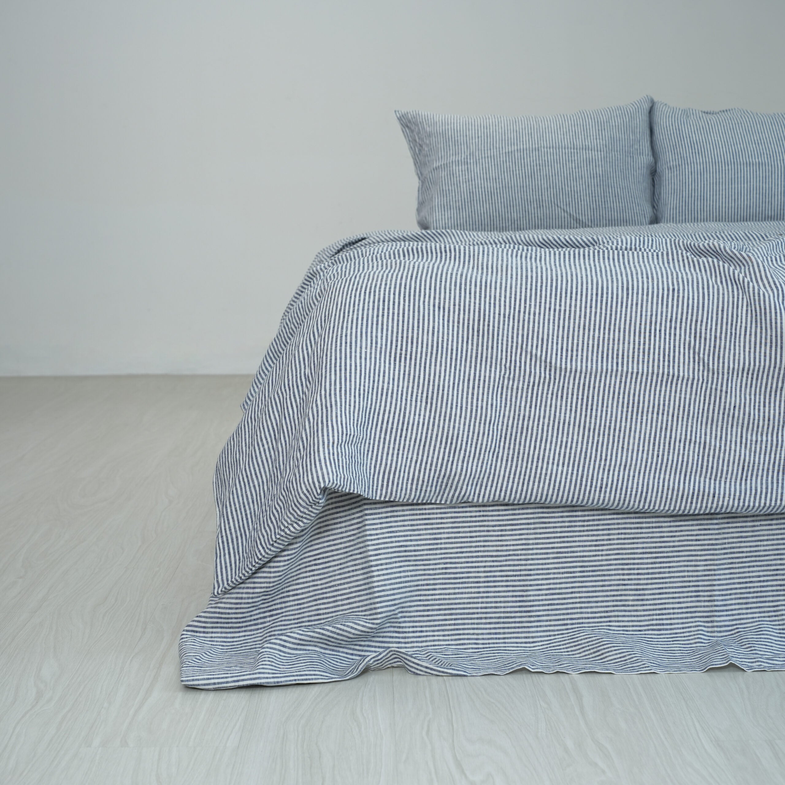 Striped Navy French Linen Fitted Sheet Set - Yarn-Dyed with 2 Pillowcases